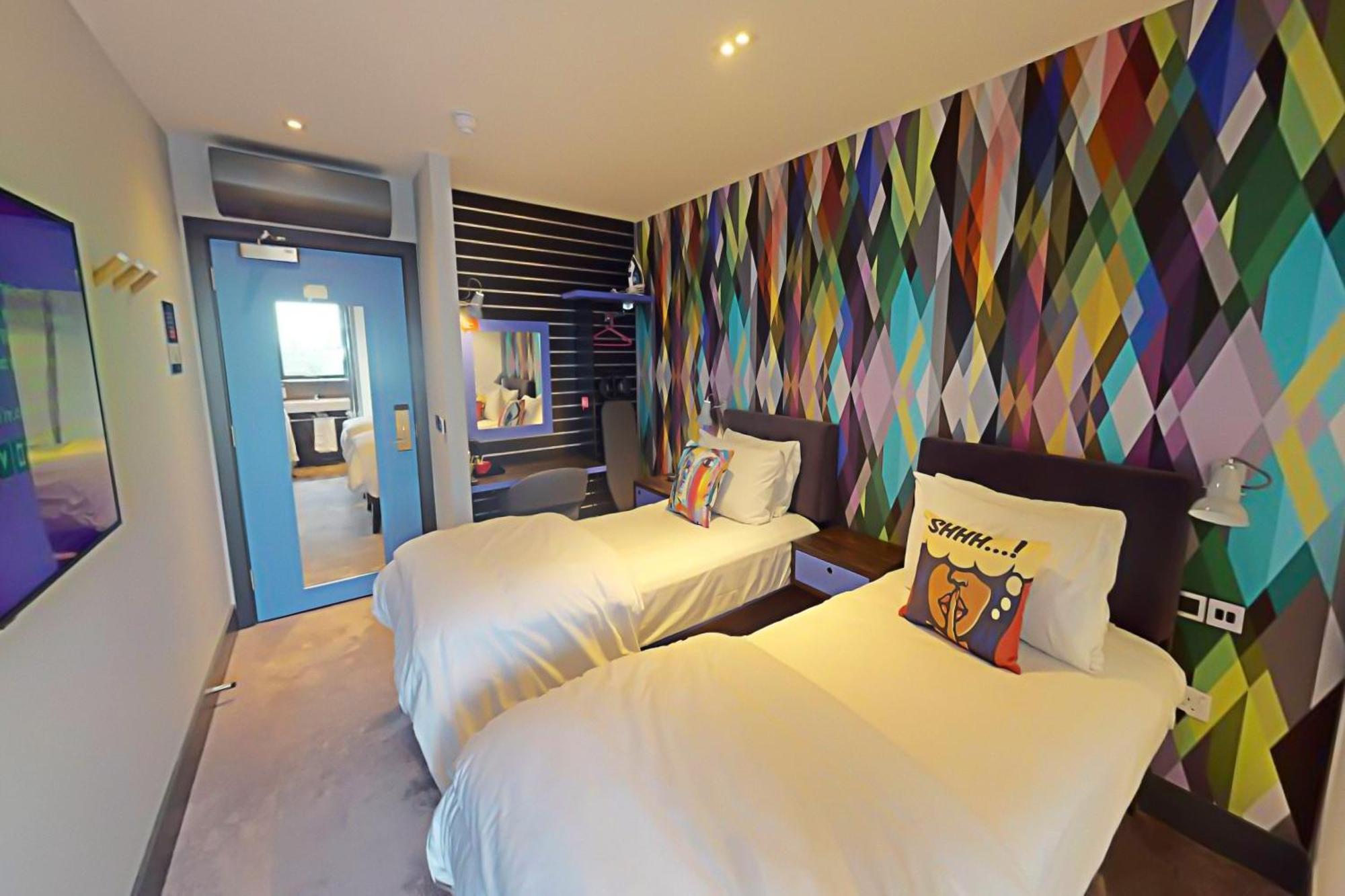 Village Hotel Basingstoke Exterior foto